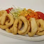 Calamares a la romana + patatas o ensalada