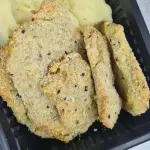 Milanesitas de pollo con guarnición