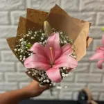 mini buque de lírio