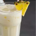 Piña en las rocas
