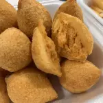 50 mini coxinhas + 15 mini churros
