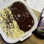 Bolo Maracujá com brigadeiro.