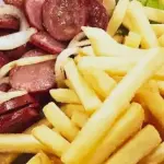 linguiça calabresa á cebolada