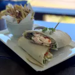 Wrap de frango com batata frita