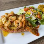 Cola de langosta con camarones