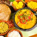 Moqueca de peixe, camarão e banana