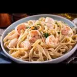 Camarones salteado con fettuccine
