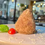 Coxinha de costela desfiada