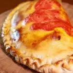 CALZONE DE MORTADELA