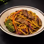 YAKISOBA FRANGO