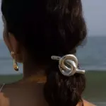 Clip plateado entrelazado(copy)