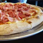Pizza Tres Carnes
