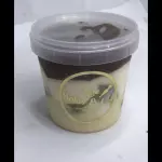Bombom de uva no pote de uva