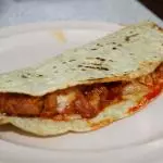 QUESADILLA DE CHICHARRON CON QUESO
