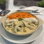 Strogonofe de Frango e Cogumelos