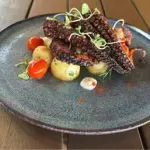 TENTÁCULO DE POLVO COM BATATA SALTÉ