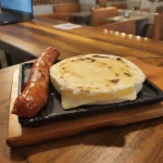 Arepa Queso con chorizo
