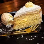 BOLO ABACAXI COM COCADA CREMOSA