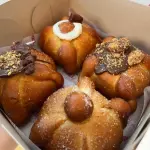CAJA X 4 PAN DE MUERTO VARIADOS✨