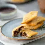 MINI PASTÉIS DE MILHO CARNE