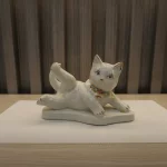 GATO ACOSTADO PORCELANA