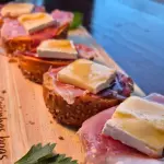 Brusqueta de Parma, Brie e mel