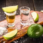 058-TEQUILA, CACHAÇA OU SHOT DA CASA