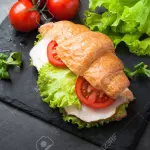Croissants o medialunas rellenas
