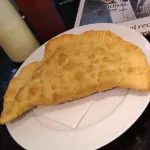 Pastel de carne e queijo