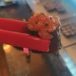 HOSSOMAKI DE KANI COM PATÊ DE SALMÃO