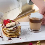 Infusión + torre de pancakes