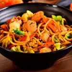YAKISOBA DE CARNE