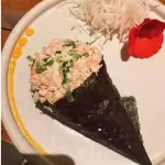 Temaki cru com salmão grelhado