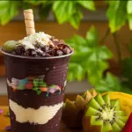 Açaí + 2 opção de creme + 4 toppings