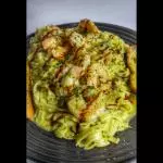 Fetuccini de camarones y tocino