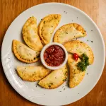 Pastel Misto de Carne e Queijo