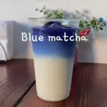 Blue matcha en las rocas