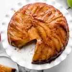 Queque volcado de manzana