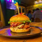 BURGER CHICKEN DUOS Y PAPAS