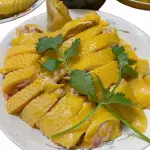 ENTERA GALLINA SALSA JENGIBRE 一只白切鸡