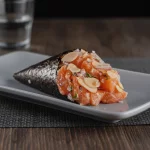 Temaki salmão tartar