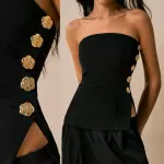 Blusa detalle flor costado