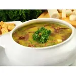 Sopa de aipim com couve e carne desfiada