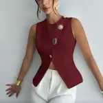Blusa roja a un lado botones