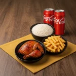 PROMO MEDIO POLLO + 2 BBDAS LATA