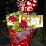 Buquê c/ Ferrero e balão.