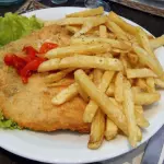 SUPREMA DE POLLO NAPO CON PAPAS