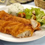 FILÉ DE PEIXE À MILANESA