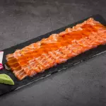 Carpaccio salmão massaricado geleia