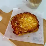 Pão na chapa com requeijão e queijo